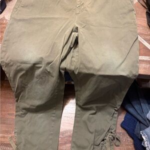 Super chic Olive ankle Pants